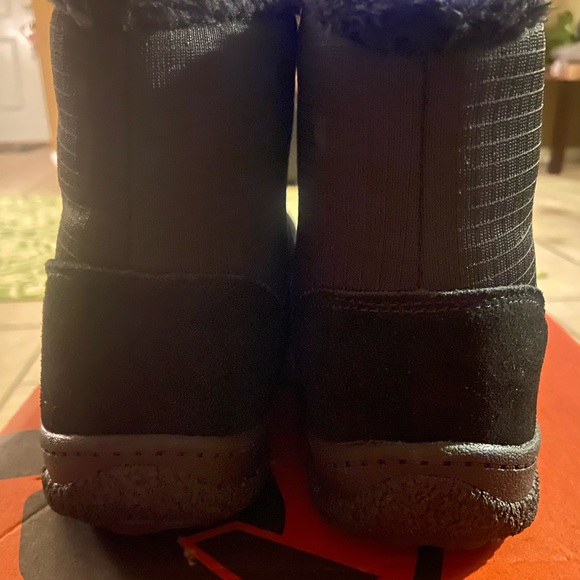 NIB Propet Black Waterproof Boots - Picture 4 of 10